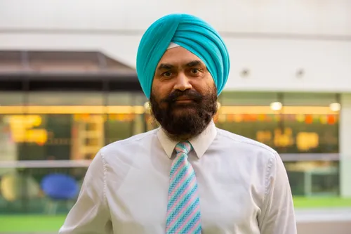 Dr Ravinder Singh